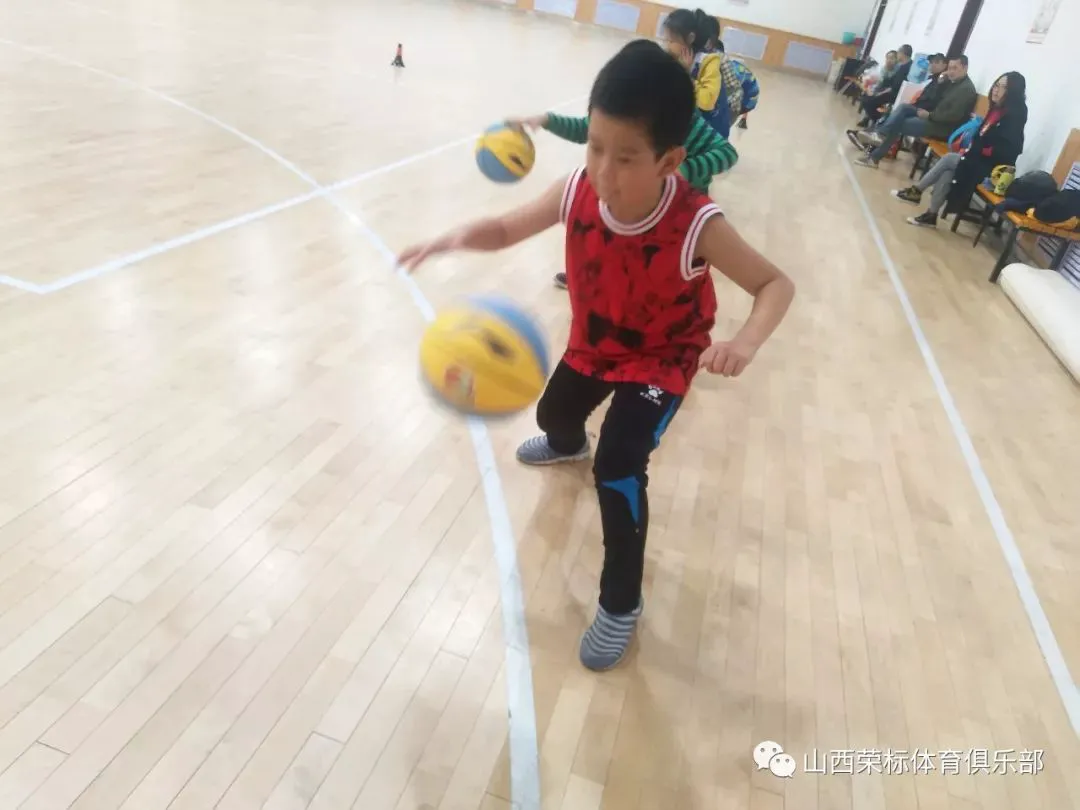 女篮运动员如何强化篮球技能_1